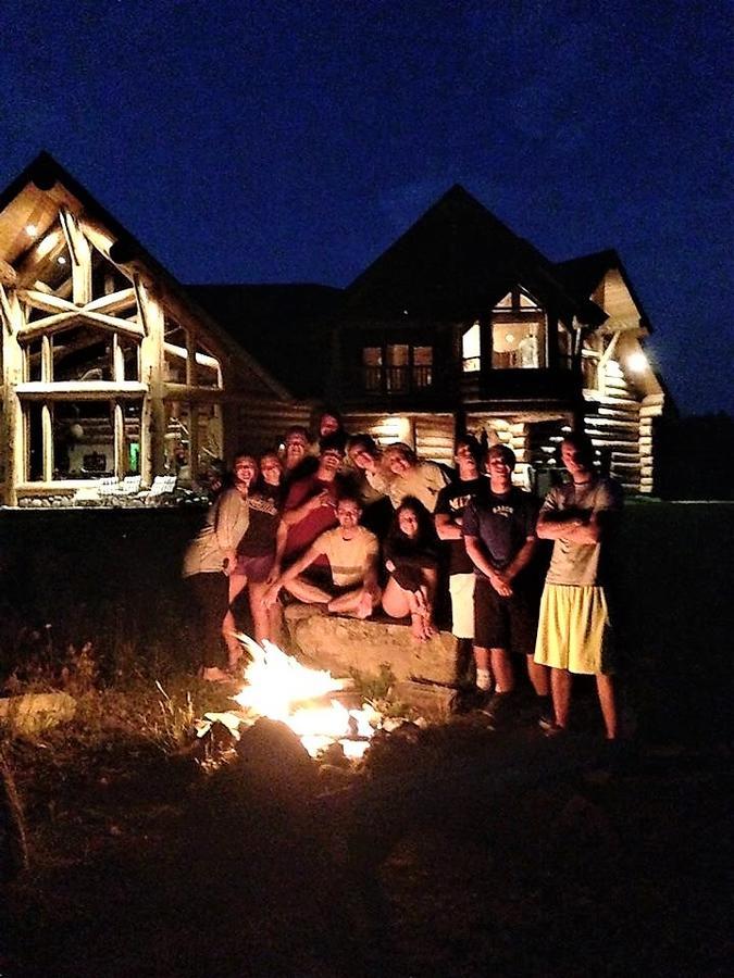 Mcdonald'S Ranch Lodge Гардинер Экстерьер фото